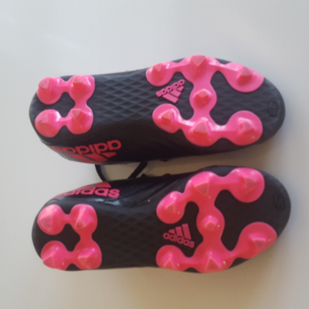 Adidas Kids size 11 Pink & Black Soccer Cleats. Used in very good condition! - Picture 4 of 9